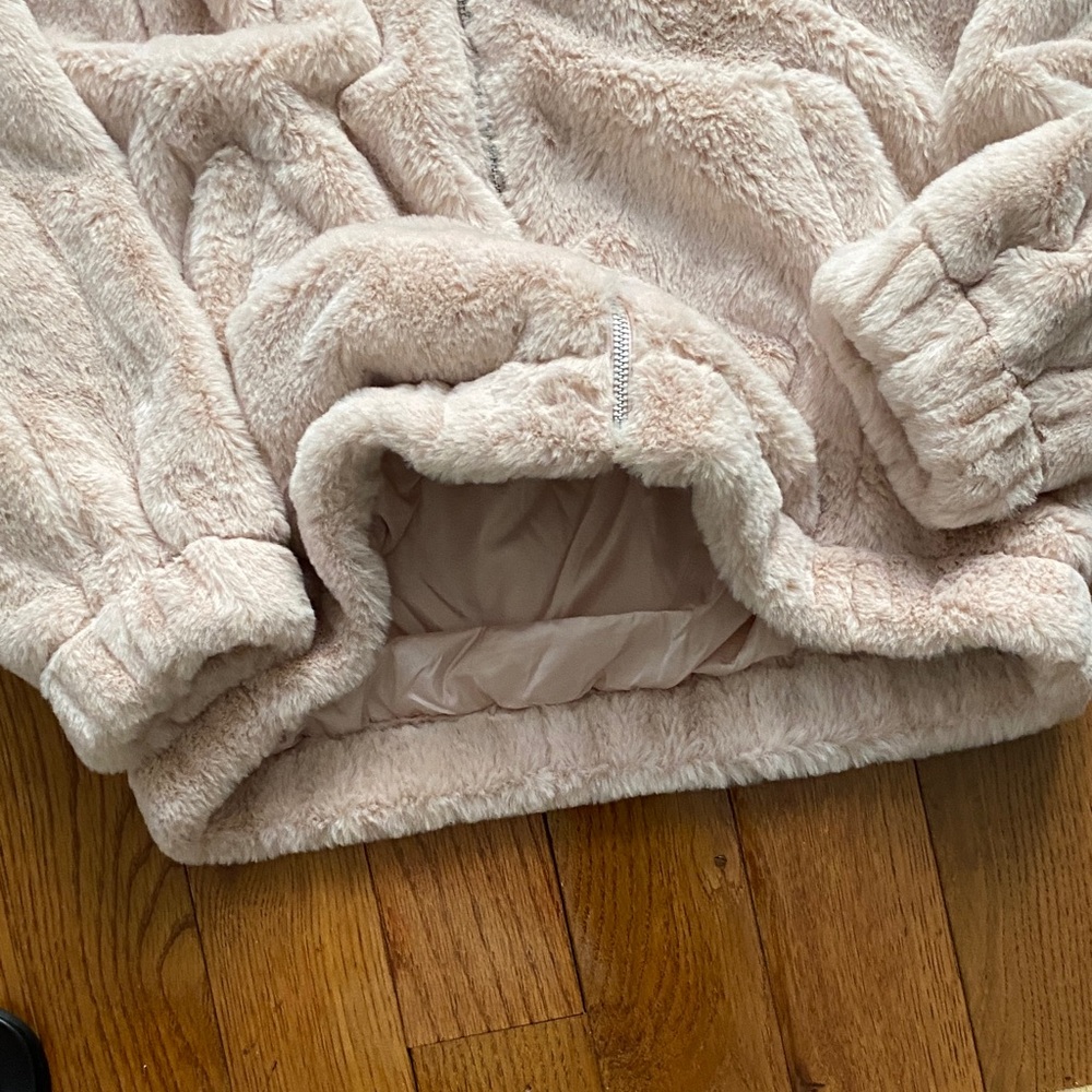 Cozy Women's Teddy Jacket in Soft Pink - Picture 10 of 11